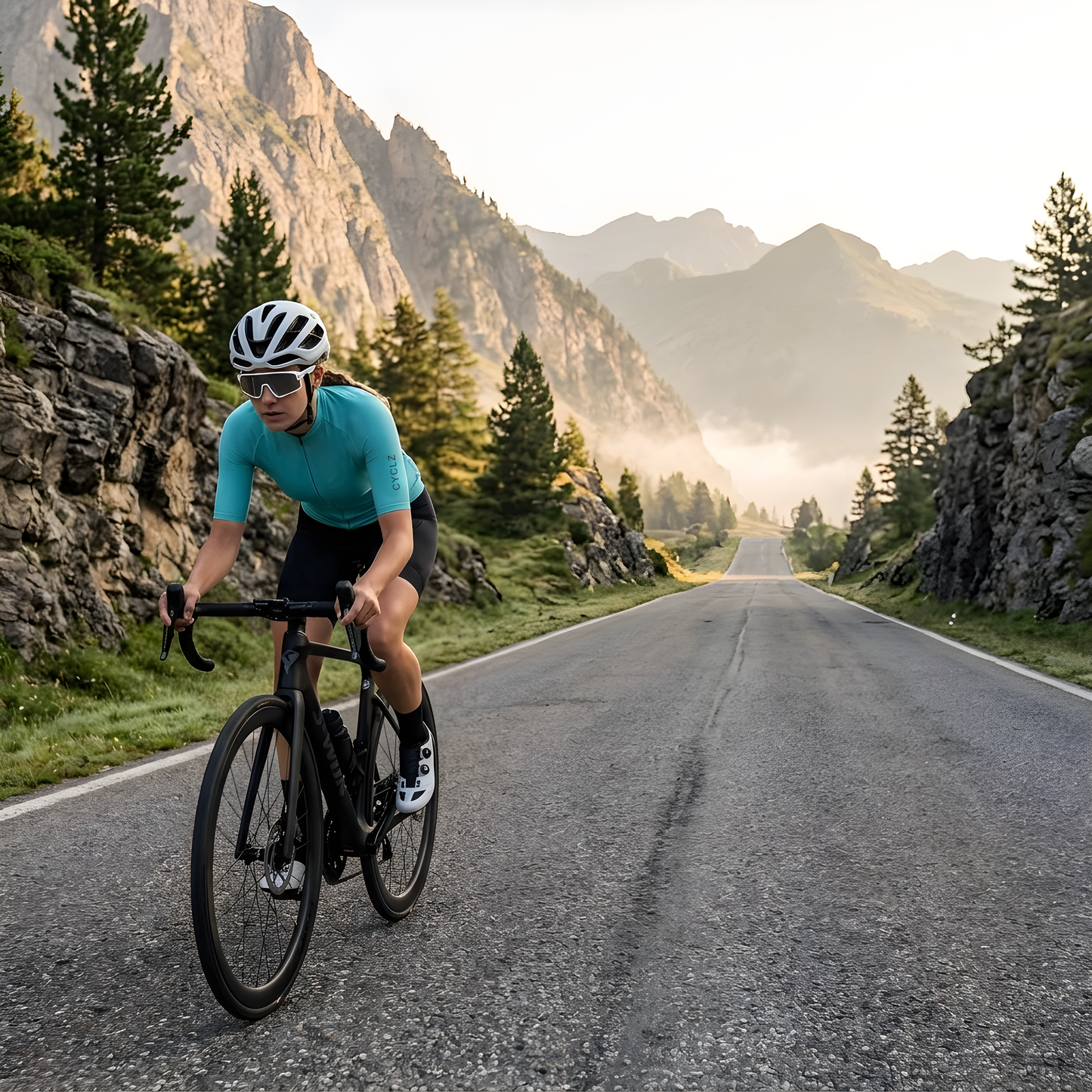 CYCLZ® AeroLuxe Aqua – Damen Race Jersey in Türkis mit sehr leichtem Stoff