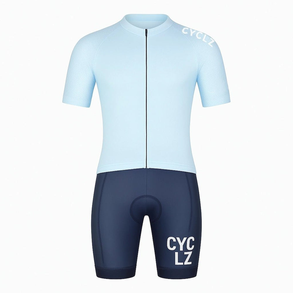 
                      
                        CYCLZ by Irena KollerCYCLZ® Damen Rennrad - Set „Light Blue Delight“ – Trikot und Bib - Shorts für Stil und Performance
                      
                    