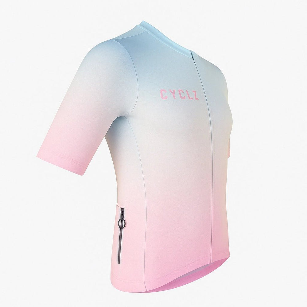 
                      
                        CYCLZ by Irena KollerCYCLZ® Damen Rennrad - Set: "RAINBOW" Trikot, "Elegance" Bib Shorts & Rosa Base Layer – Farbvielfalt & Performance für jede Fahrt
                      
                    