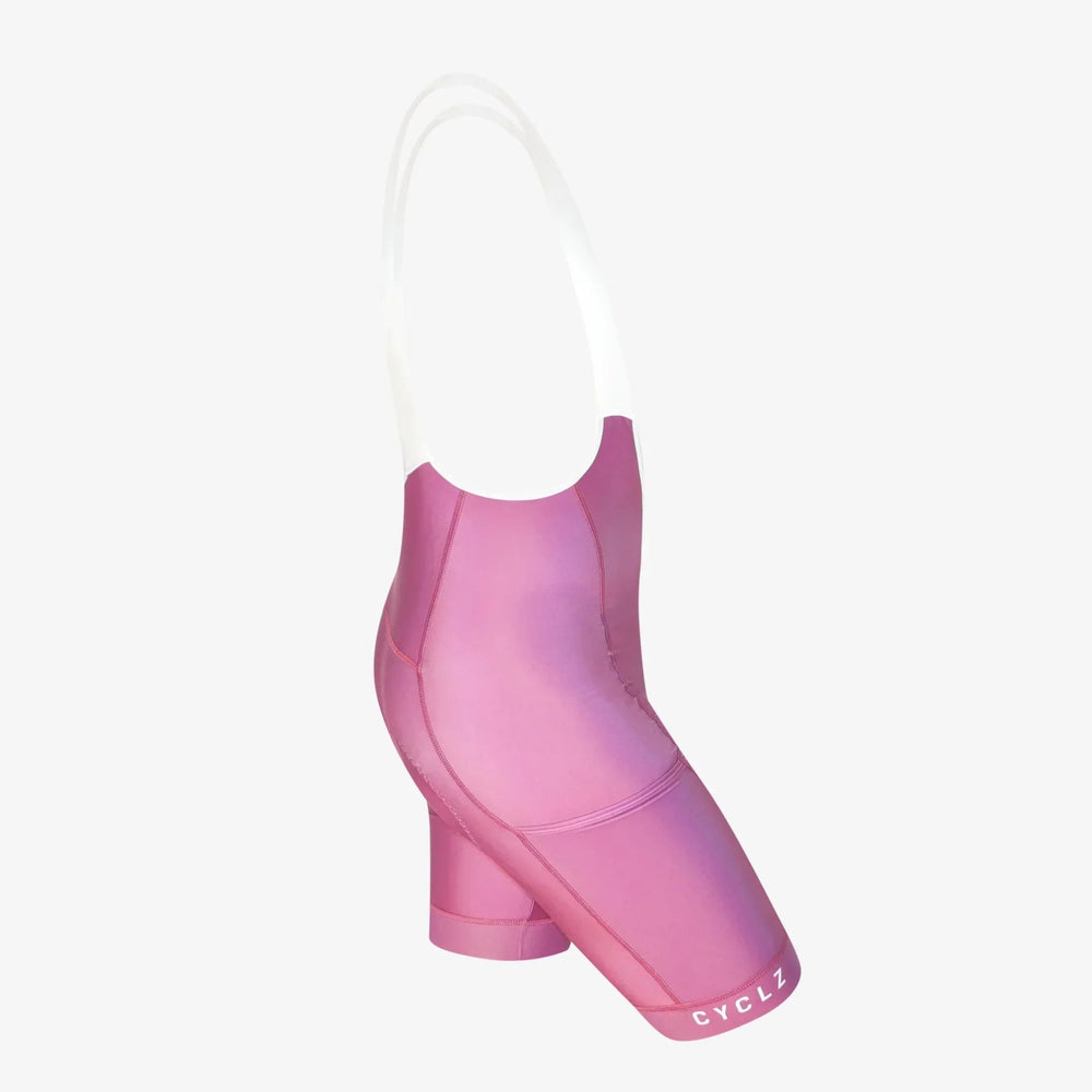 
                      
                        CYCLZ by Irena KollerCYCLZ® Damen Rennrad - Set: "White n' Purple" Trikot & "Purple Aspire" Bib Shorts – Femininer Stil & Performance
                      
                    