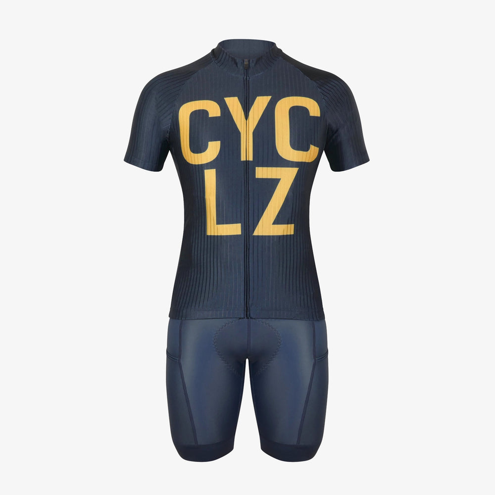 
                      
                        CYCLZ by Irena KollerCYCLZ® Herren Rennrad - Set "Apex Ventoux" – Aero Trikot, Bib Shorts & Base Layer für maximale Performance
                      
                    