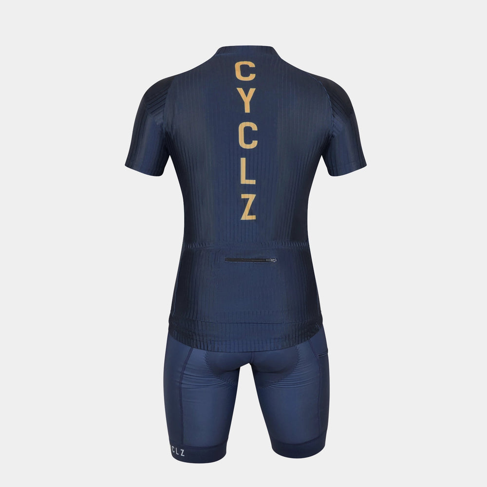 
                      
                        CYCLZ by Irena KollerCYCLZ® Herren Rennrad - Set "Apex Ventoux" – Aero Trikot, Bib Shorts & Base Layer für maximale Performance
                      
                    