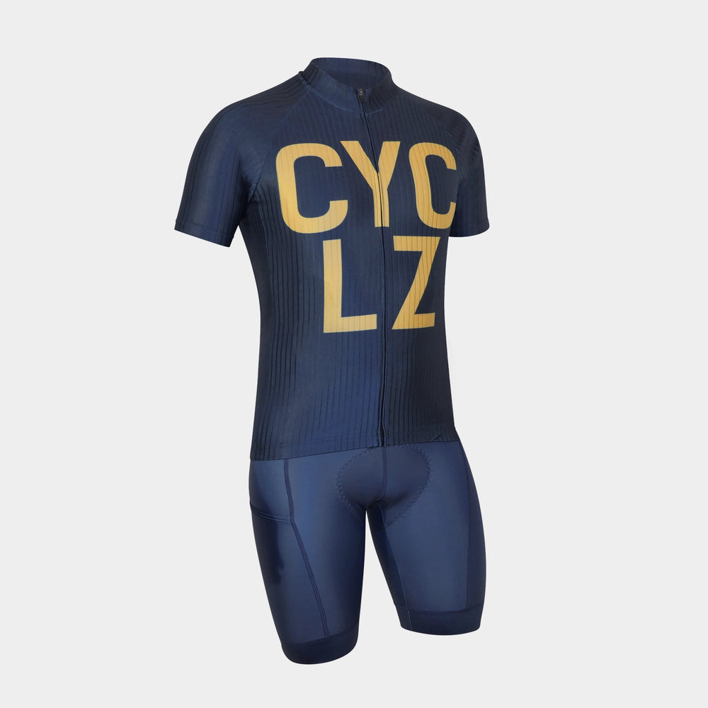 
                      
                        CYCLZ by Irena KollerCYCLZ® Herren Rennrad - Set "Apex Ventoux" – Aero Trikot, Bib Shorts & Base Layer für maximale Performance
                      
                    