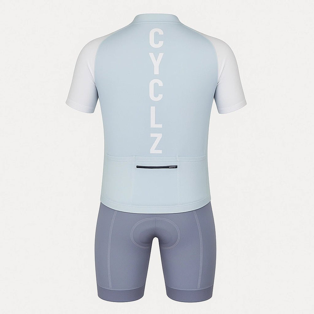 
                      
                        CYCLZ by Irena KollerCYCLZ® Herren Rennrad - Set "Strive Fierce" – Aero Trikot, Bib Shorts & Base Layer für maximale Performance
                      
                    