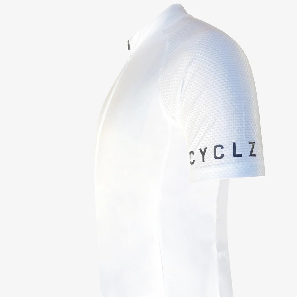 
                      
                        CYCLZ by Irena KollerCYCLZ® Mid - Season Herren Rennradset – Trikot, lange Hose und Base Layer für Übergangswetter
                      
                    