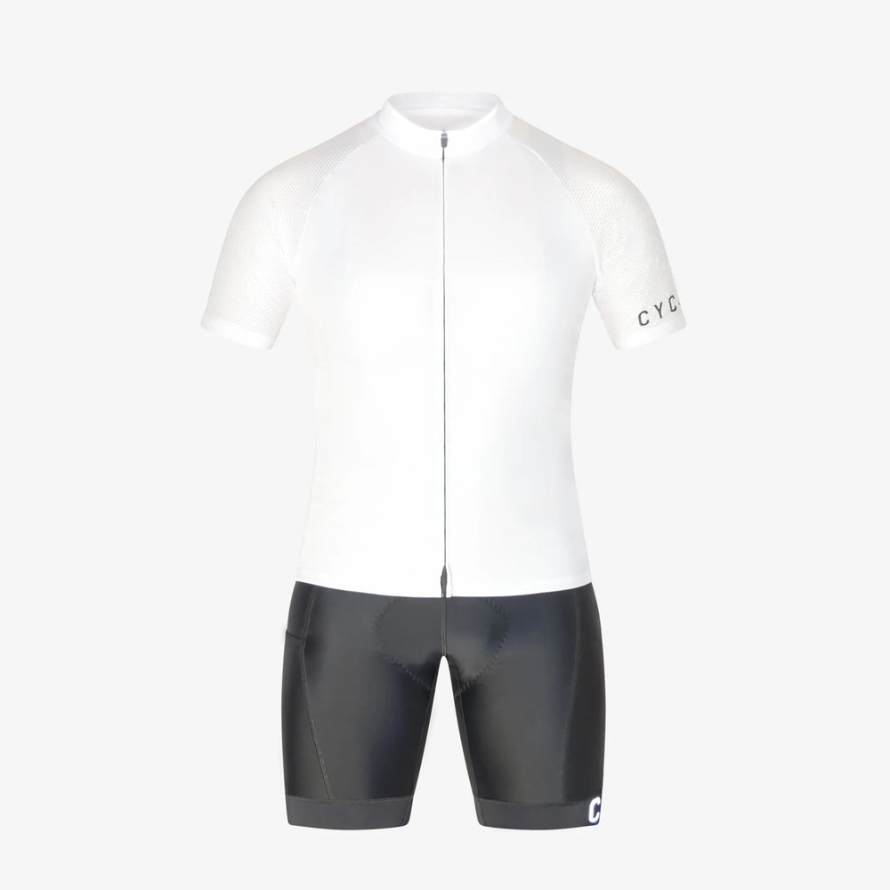
                      
                        CYCLZ by Irena KollerCYCLZ® Rennrad - Bundle "Ice" Trikot, Breakaway Bib Shorts & Base Layer – Stil, Komfort & Performance für Herren
                      
                    