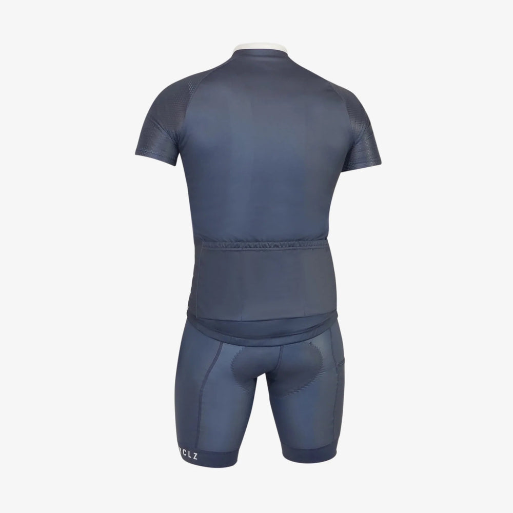 
                      
                        CYCLZ by Irena KollerCYCLZ® Rennrad - Set für Herren in Dunkelblau "VENTOUX" Trikot mit Hose & Underlayer
                      
                    