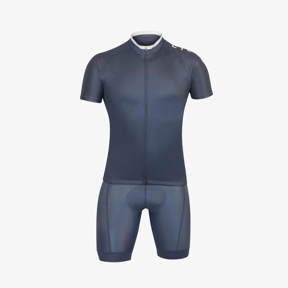 
                      
                        CYCLZ by Irena KollerCYCLZ® Rennrad - Set für Herren in Dunkelblau "VENTOUX" Trikot mit Hose & Underlayer
                      
                    