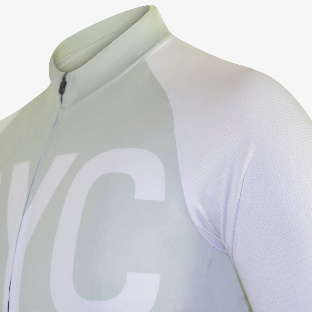 
                      
                        CYCLZ by Irena KollerCYCLZ® Rennrad Trikot "Echo" Jersey in Olivgrün und Weiss - für Herren
                      
                    