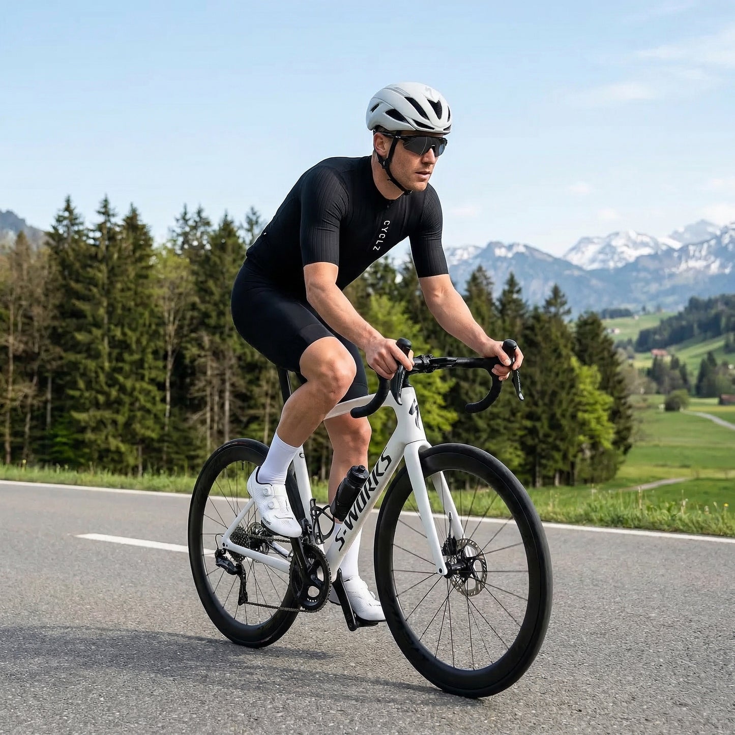 CYCLZ Race Performance Aero Set „Shadow Breakaway“  | Aero Trikot & Bib Shorts, Schwarz