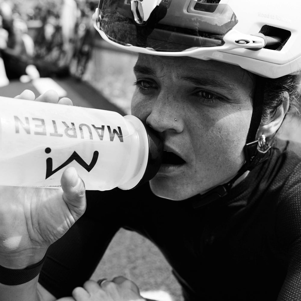 
                      
                        CYCLZ by Irena KollerMaurten Drink Mix 320 CAF 100 Box 14x oder als Einzelstück Koffein - Energiegetränk mit 80g Kohlenhydraten
                      
                    